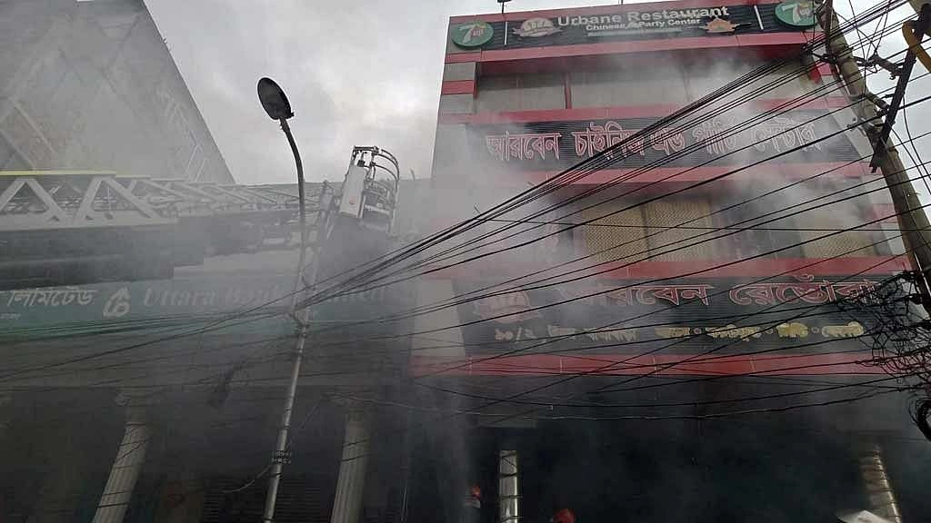 Fire guts restaurant in Jatrabari